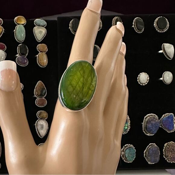 Green labradorite fire gemstone solid sterling silver substantial ring size 7.5 - Picture 2 of 9